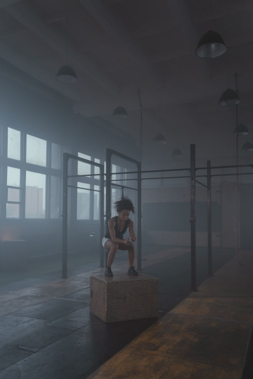 Salto al cajón en el gimnasio